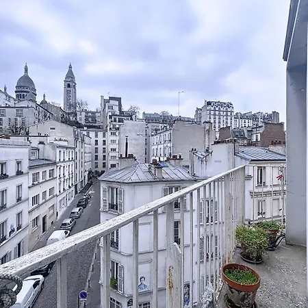 Cozy With A View Of The Sacre-coeur