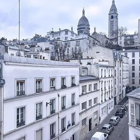Cozy With A View Of The Sacre-coeur *
